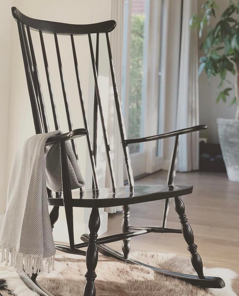 Vintage Windsor schommelstoel  - zwart design - mooie patina, Antiek en Kunst, Ophalen