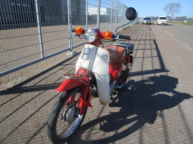 Honda C50, Bouwjaar 1977, Fietsen en Brommers, Brommers | Oldtimers, Ophalen, 3 versnellingen, Overige merken
