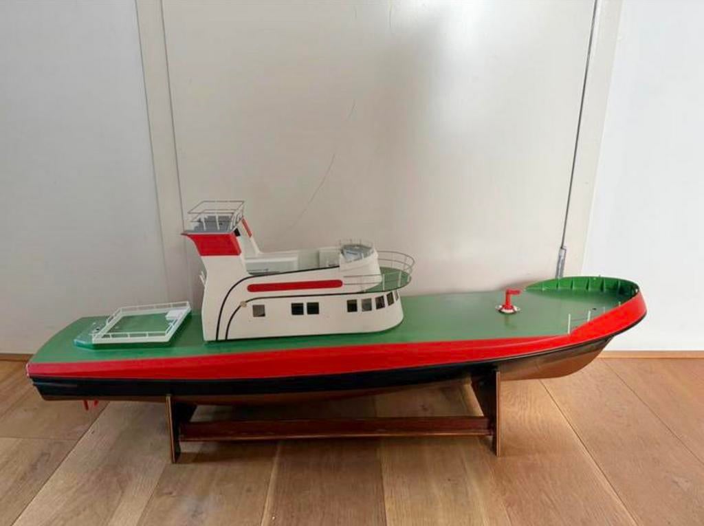 Graupner 2149 WP LOSCHKREUZER WESER, Ophalen, Zo goed als nieuw, 1:32 tot 1:50