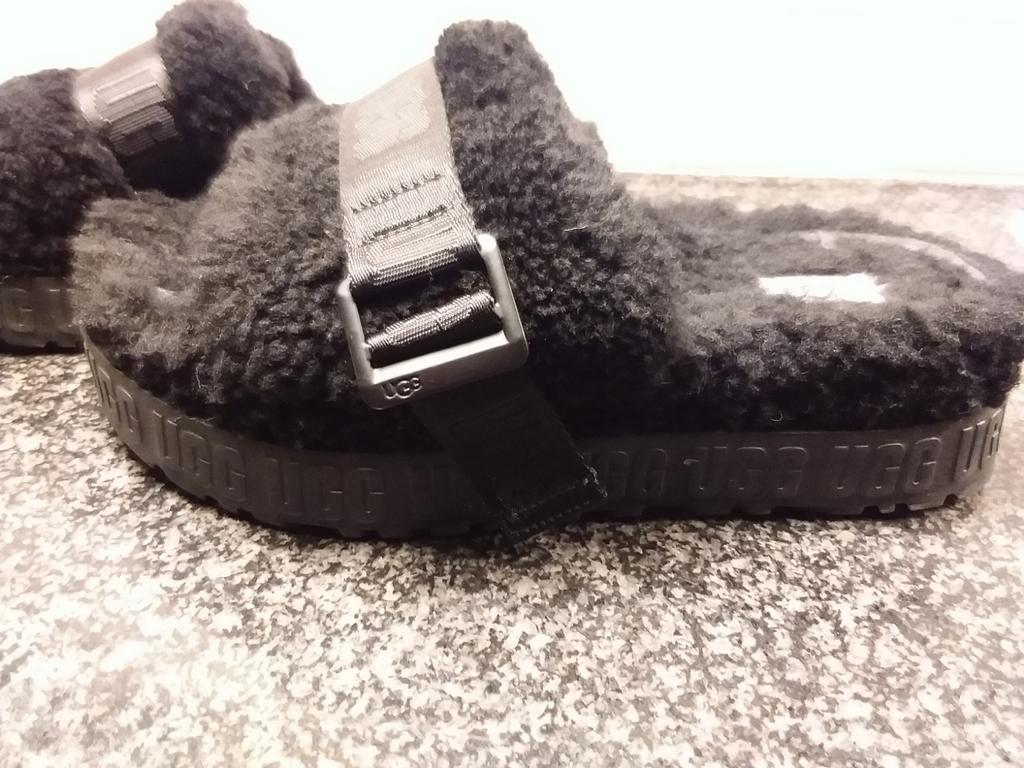 Ugg slippers. Maat 38, Ophalen of Verzenden, Gedragen, Zwart