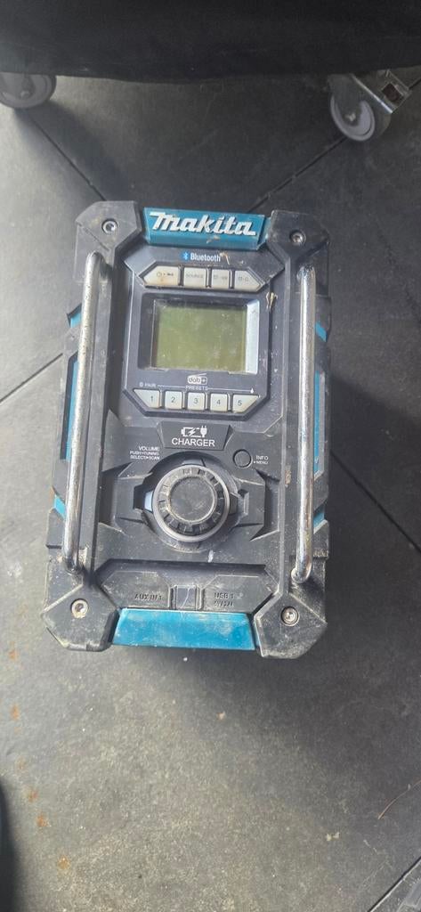 Makita Bouwradio DMR301 met DAB+, lader en 3 accu's, Ophalen of Verzenden, Gebruikt, Bouwradio