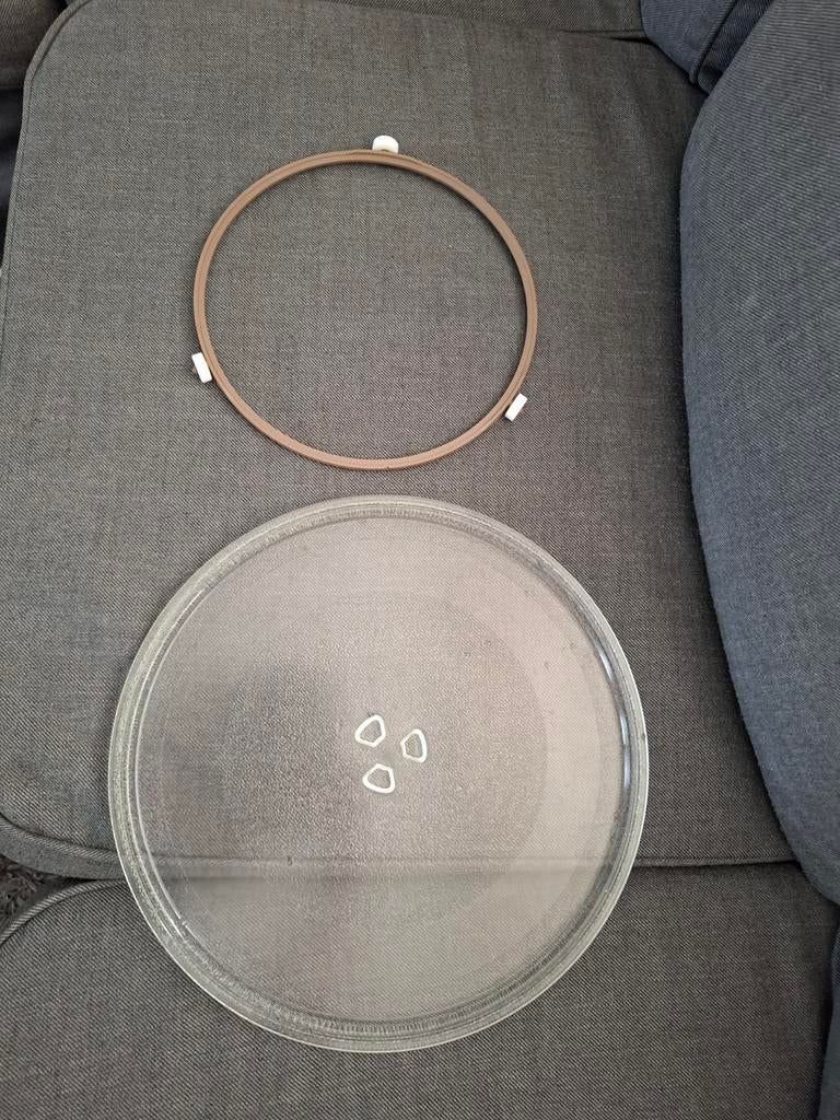 DRAAIPLATEAU MAGNETRON  € 6,50   DIAMETER 34 CM, Ophalen