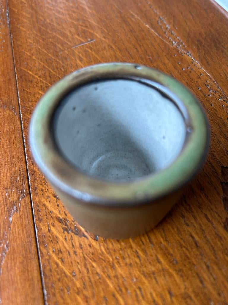 Eierdopje Lucie Q Bakker - Stoer en Stevig in Schorsgroen, Ophalen of Verzenden