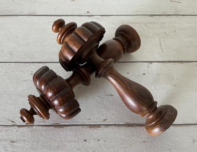 Set van twee Franse eikenhouten balusters sierknoppen, Antiek en Kunst, Ophalen of Verzenden