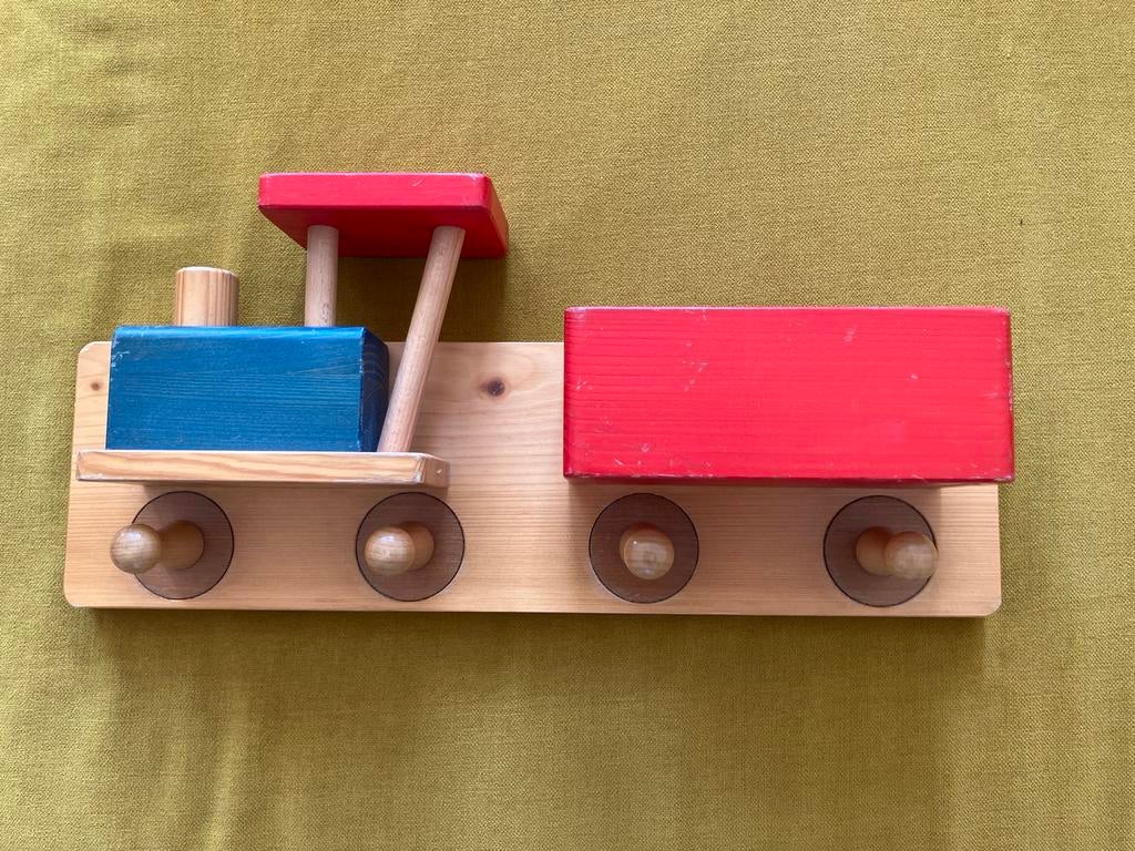 Leuke houten kinderkapstok in de vorm van een trein, Ophalen, Gebruikt, Minder dan 100 cm, Kinderkapstok