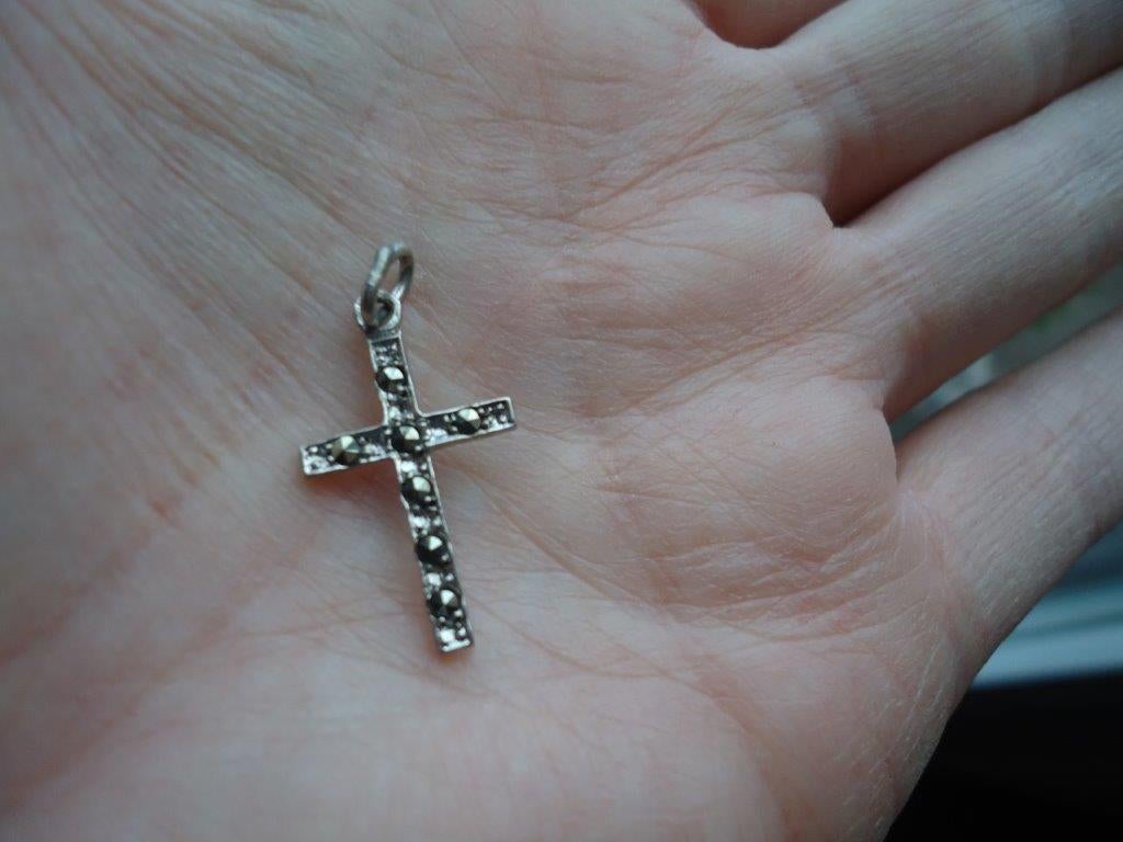 mooi echt zilveren kruisje met markesiet gemerkt, Ophalen of Verzenden, Zilver, Hanger, Met edelsteen