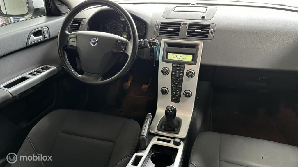 Volvo S40 2.0 Momentum NL-AUTO, Gebruikt, 4 cilinders, Parkeersensor, Origineel Nederlands