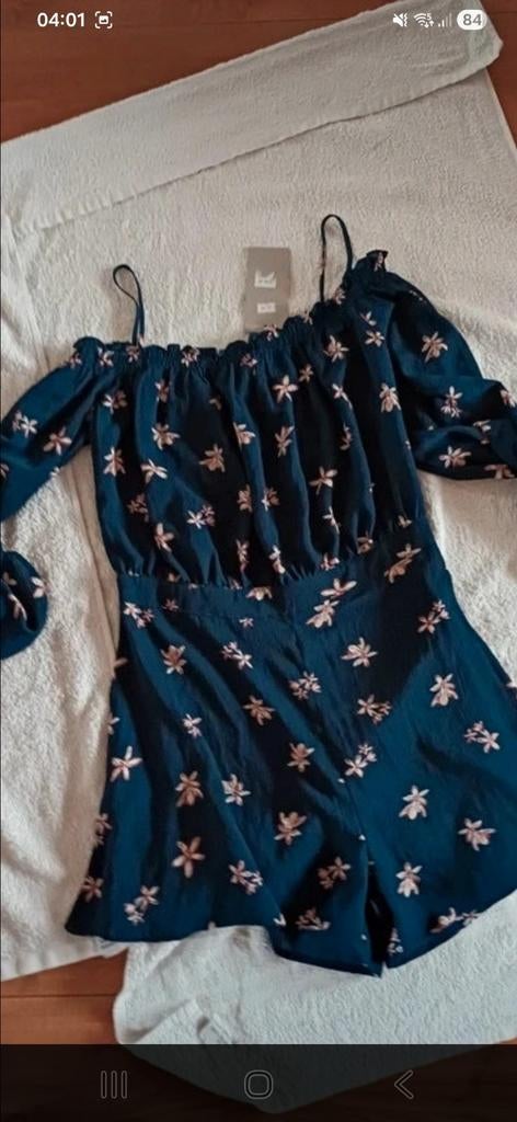 Nieuwe donkerblauwe playsuit met bloempjes, maat L, Kleding | Dames, Blauw, Maat 42/44 (L), Nieuw, Ophalen of Verzenden