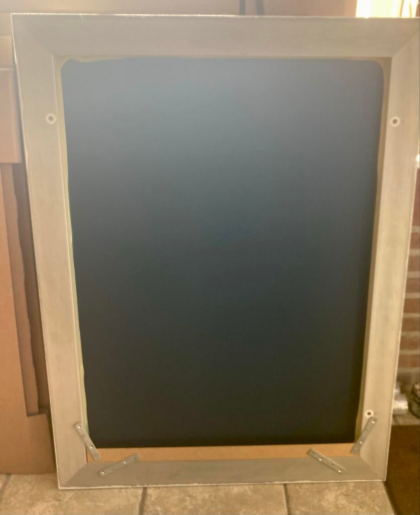 Grote witte spiegel met houten frame, Huis en Inrichting, Woonaccessoires | Spiegels, Gebruikt, Ophalen of Verzenden, 75 tot 100 cm