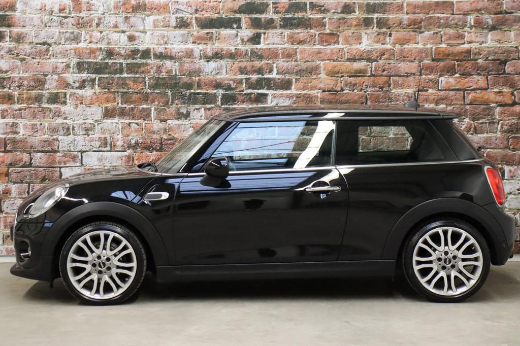 MINI Hatchback Cooper Business 3 deurs / Navigatie / Aircond, Voorwielaandrijving, Gebruikt, 4 stoelen, Origineel Nederlands