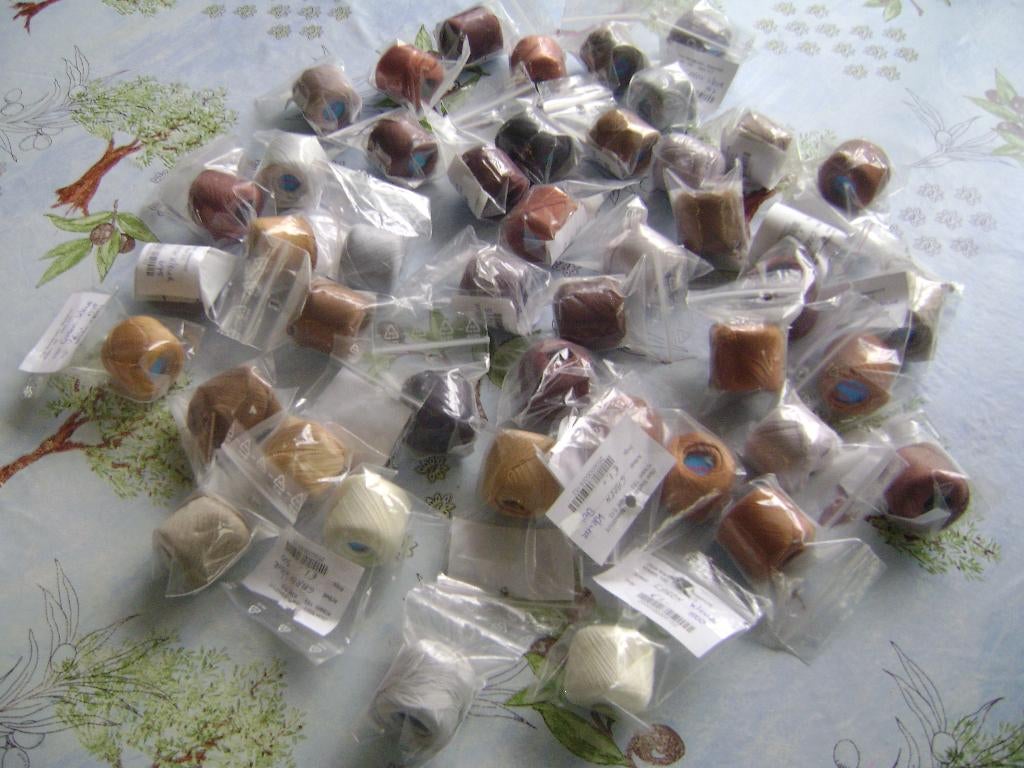 Grote partij bolletjes garen in diverse kleuren, Ophalen of Verzenden, Nieuw, Breien of Haken, Wol of Garen