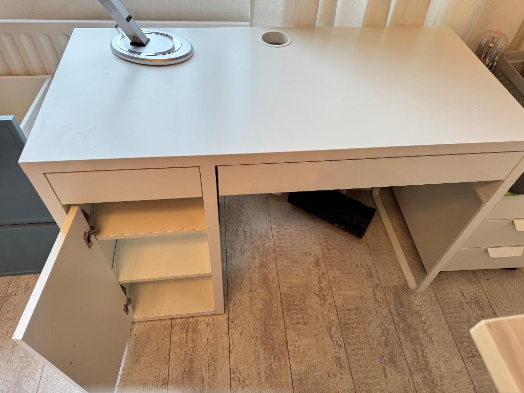 IKEA MICKE bureau wit met kast en lade, Ophalen, Kabelgoot, Zo goed als nieuw, IKEA