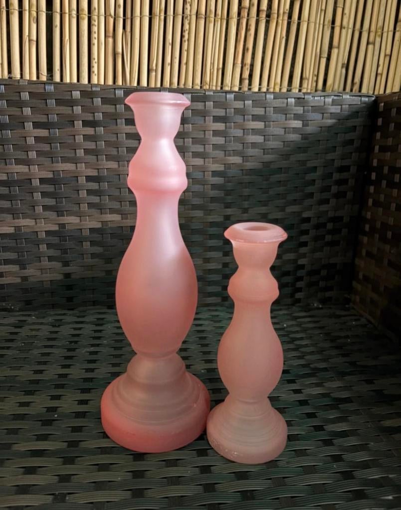 Twee roze kandelaars, Huis en Inrichting, Overige materialen, Gebruikt, Overige kleuren, Ophalen of Verzenden