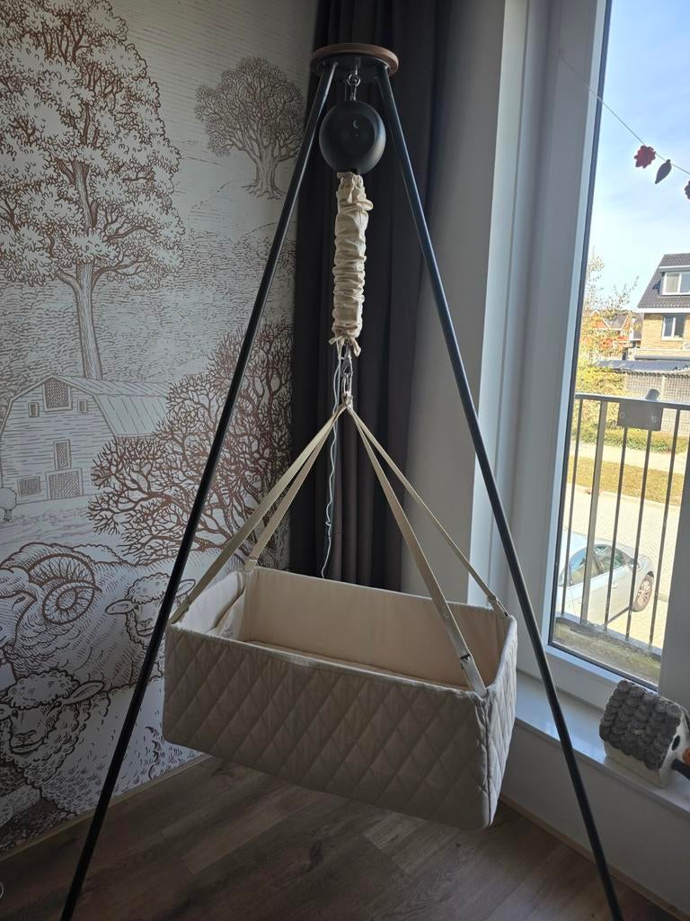 Moonboon wieg met premium connect motor en statief, Kinderen en Baby's, Babywiegjes en Ledikanten, Ophalen of Verzenden, Zo goed als nieuw