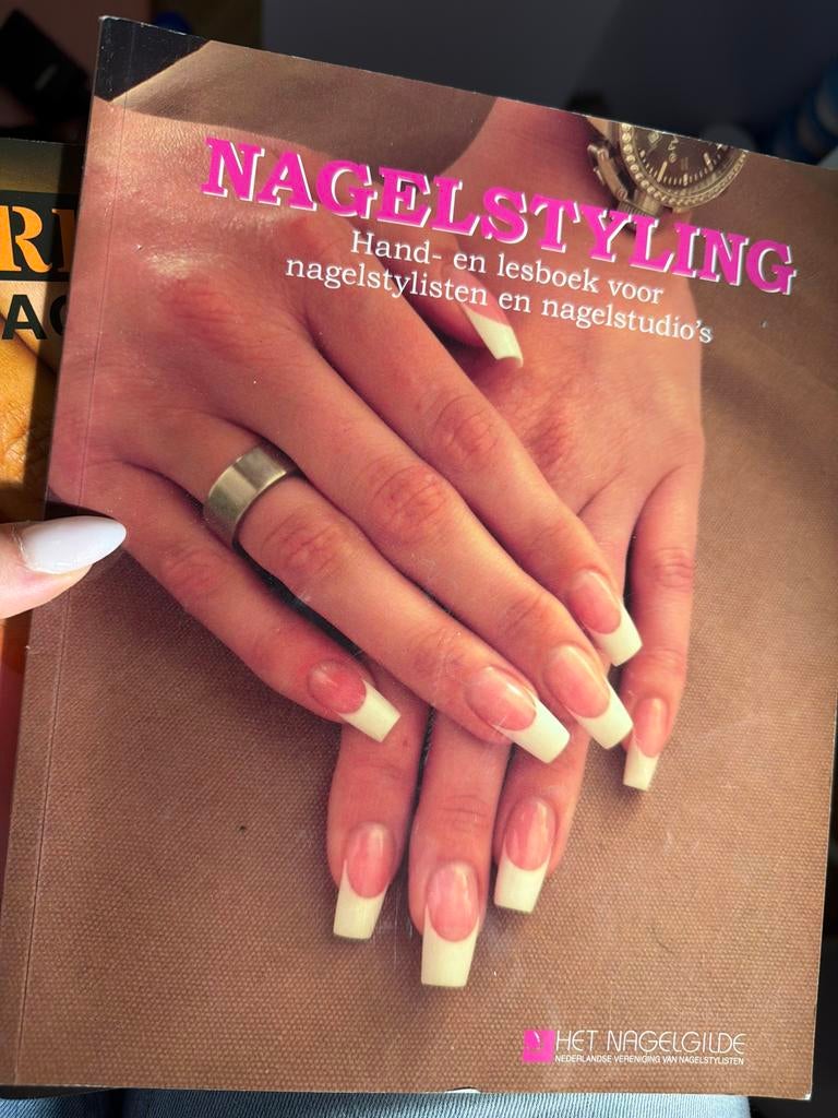 Nagelstyling Hand- en Lesboek voor Nagelstylisten, Boeken, Ophalen, Zo goed als nieuw, Overige niveaus