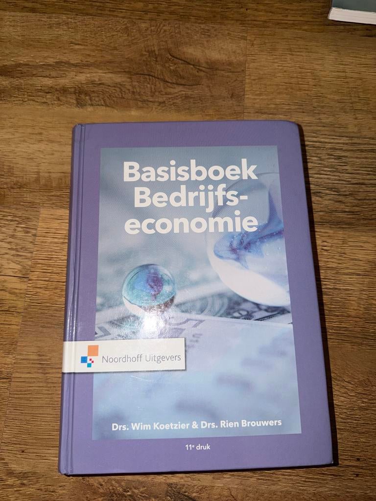 Basisboek Bedrijfseconomie - 11e druk, Boeken, Ophalen of Verzenden, Zo goed als nieuw, Economie en Marketing