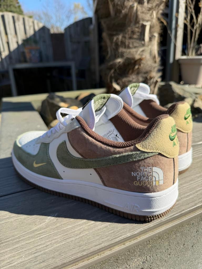 Nike Air Force 1 Special Edition - The North Face x Gucci, Kleding | Heren, Schoenen, Ophalen of Verzenden, Nieuw, Sneakers of Gympen