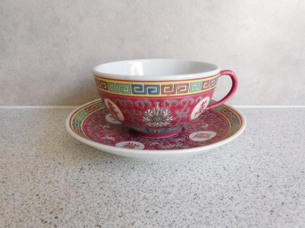 Kop en schotel Rood Mun Shou Made in China, Antiek en Kunst, Ophalen of Verzenden