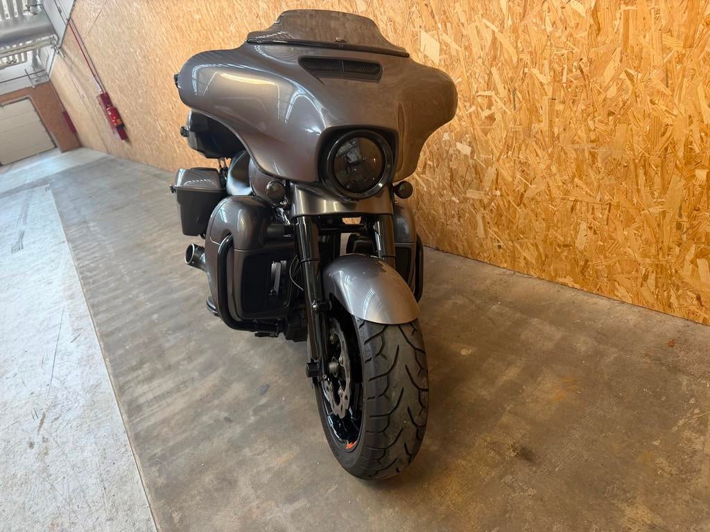 Harley Davidson Street Glide Fatwheel! Airride! Dikke motor