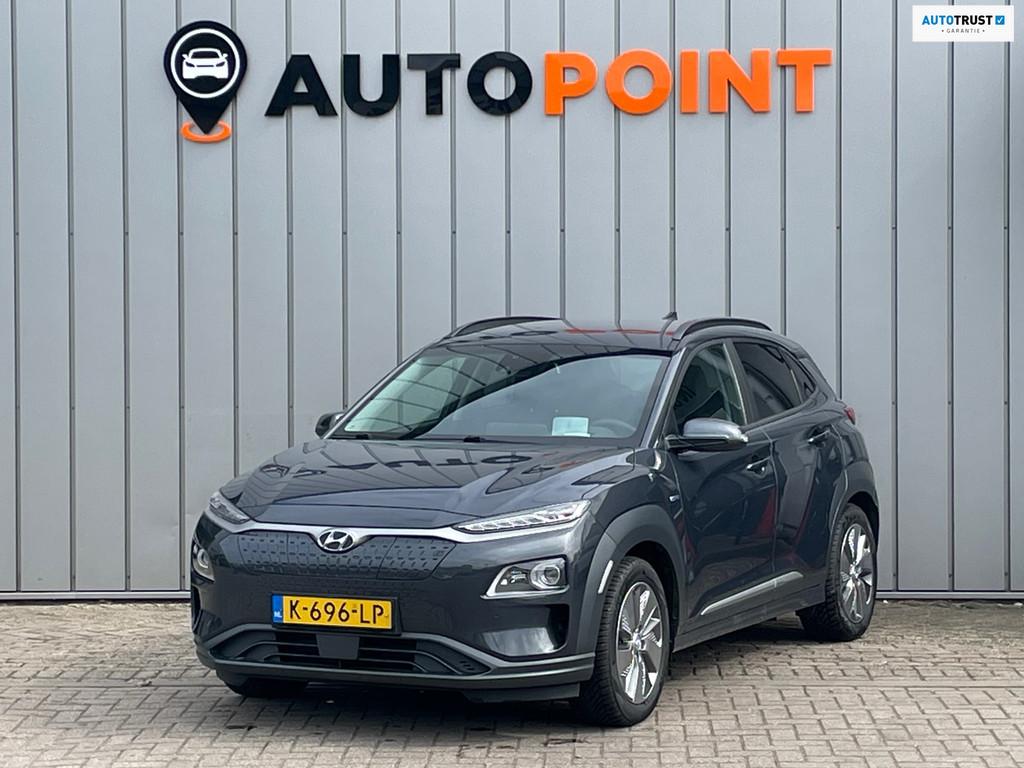 Hyundai Kona EV Premium 64 kWh FASE 3 SOH 100% WARMTEPOMP, Gebruikt, Zwart, 64 kWh, Metallic lak