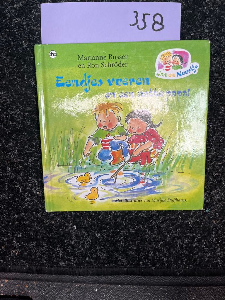 Eendjes voeren - Marianne Busser & Ron Schröder, Ophalen of Verzenden, Zo goed als nieuw, Fictie algemeen