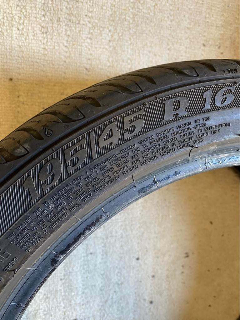 Zomerbanden 195/45 R16 in zeer goede conditie, Auto-onderdelen, Banden en Velgen, Ophalen, Gebruikt, 16 inch, Band(en)