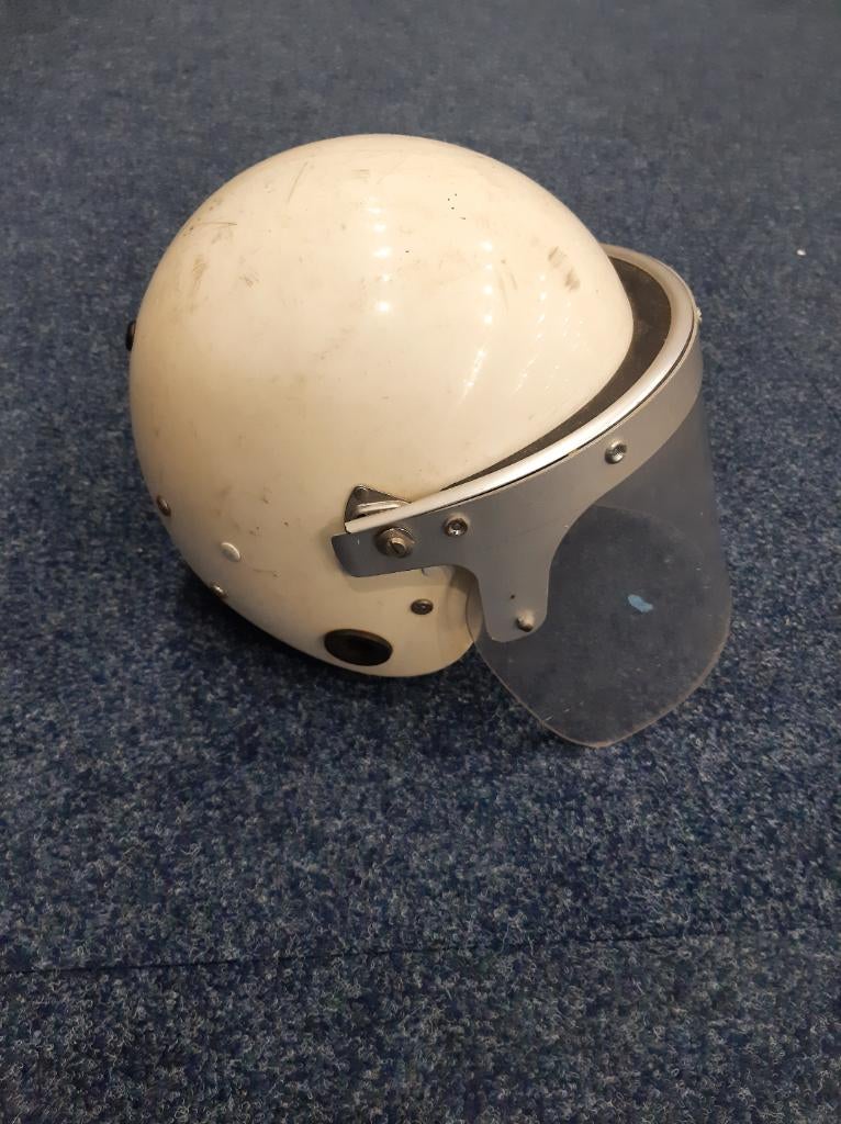 Duitse politie helm  BDR 1987 bieden ! Pollitiehelm Duits, Verzamelen, Militaria | Algemeen, Bergen NH, Overige typen, Overige soorten