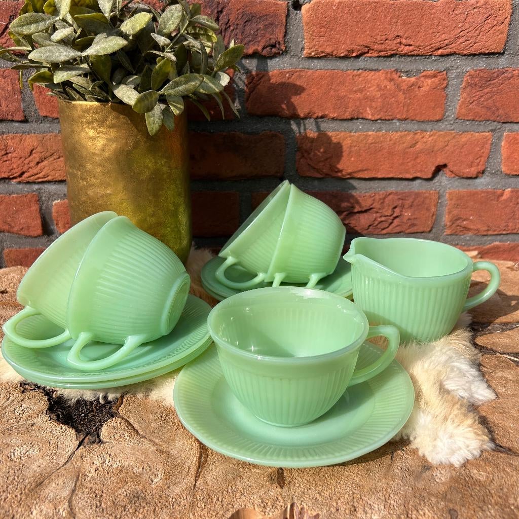 Vintage kop en schotels(5)+ melkkannetjes groen 'Fire King', Antiek en Kunst, Ophalen of Verzenden