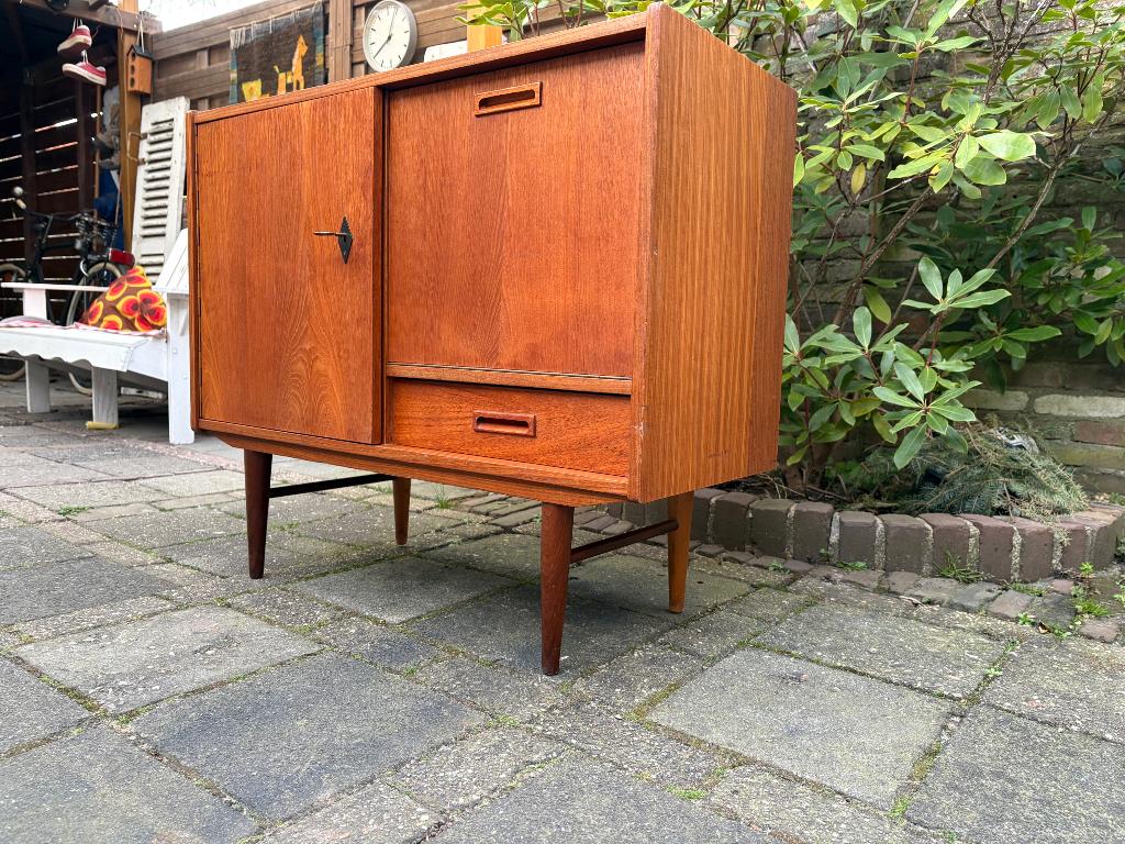 Teakhouten dressoir/ tv Lp muziek kastje retro vintage 60s, Gebruikt, 1 of 2 laden, Fristho - Pastoe - webe - Louis van Teeffelen - Deens design
