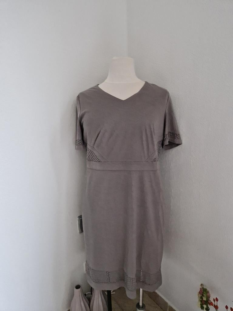 suède look jurk van Gerry Weber met kortemouwen maat 44, Kleding | Dames, Maat 38/40 (M), Ophalen of Verzenden, Grijs, Boven de knie
