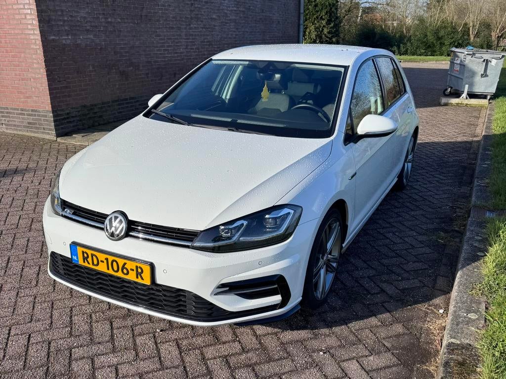 Volkswagen Golf 1.5 TSI Highline R-Line ACT DSG 2017 Wit, Auto's, 1498 cc, 4 cilinders, 150 pk, Wit