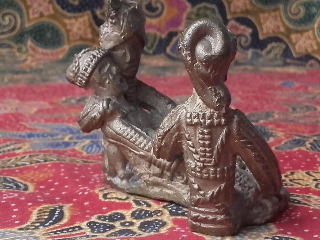 Zeldzaam antiek Oosters brons beeldje van een bevalling., Ophalen of Verzenden