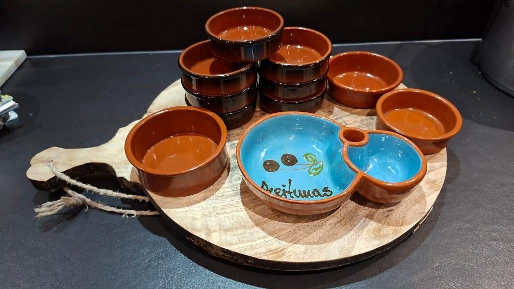 10 Tapas en 1 olijven schaaltjes & HK ronde Living plank, Gebruikt, Keramiek, Ophalen of Verzenden, Schaal of Schalen