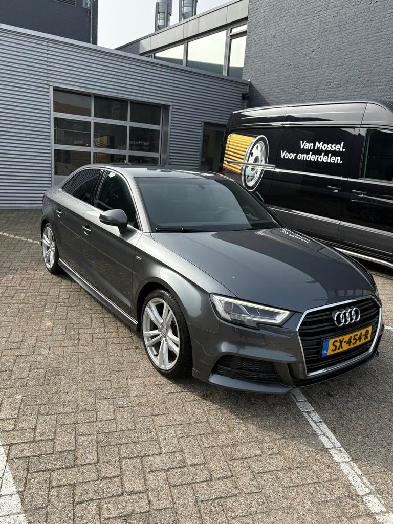 Audi A3 1.5 Tfsi CoD Ultra 150pk S Tronic 2018 Grijs, 1498 cc, 1225 kg, 4 cilinders, Origineel Nederlands