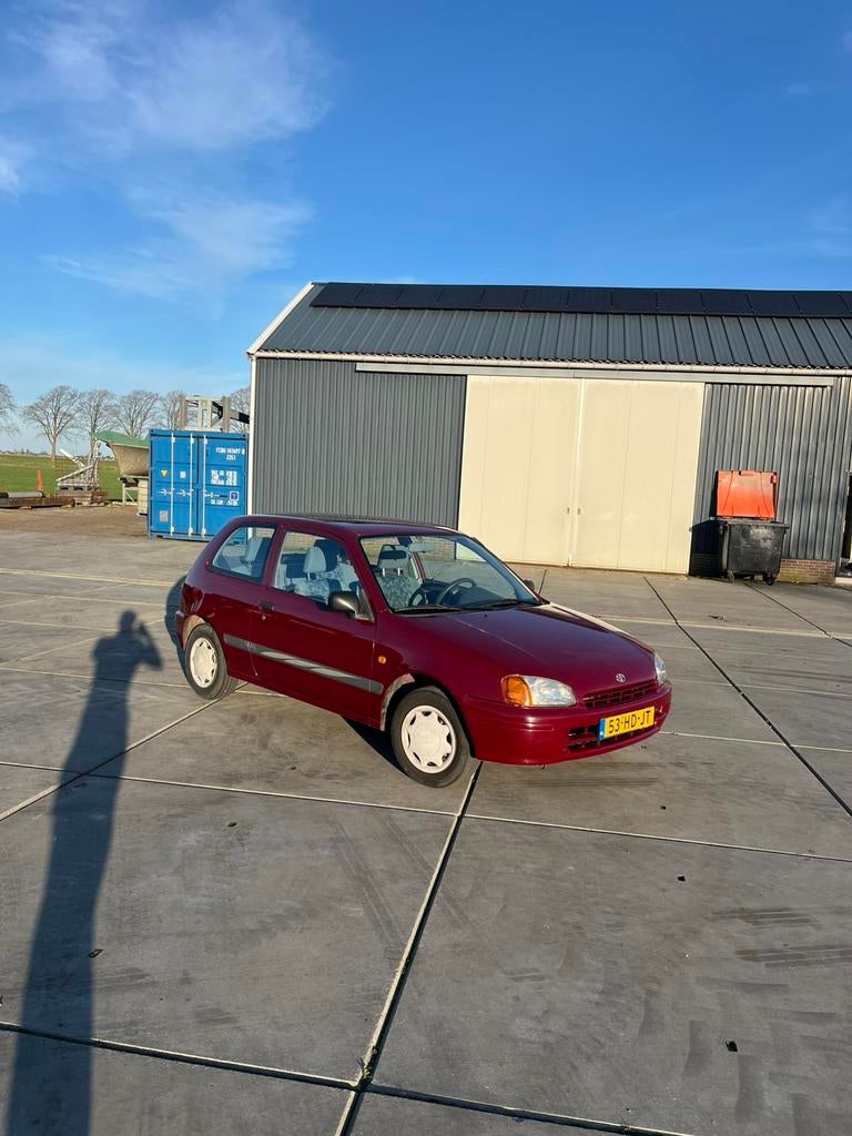 Toyota Starlet 1.3 16V 1998 Rood, Auto's, 74 pk, 4 cilinders, Starlet, 400 kg