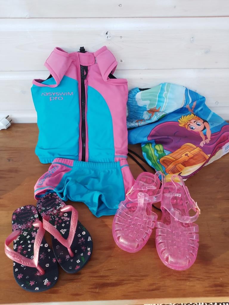 EasySwim zwemvest S met waterschoenen en Havanas slippers, Gebruikt, Jongetje of Meisje, Overige maten, Ophalen of Verzenden