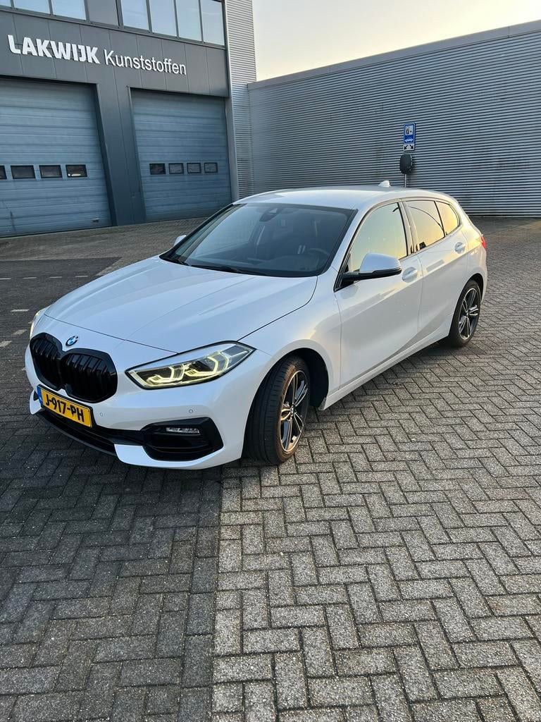 BMW 1-Serie 118i 140pk Aut 2020 Wit, 1295 kg, Leder en Stof, Wit, Origineel Nederlands