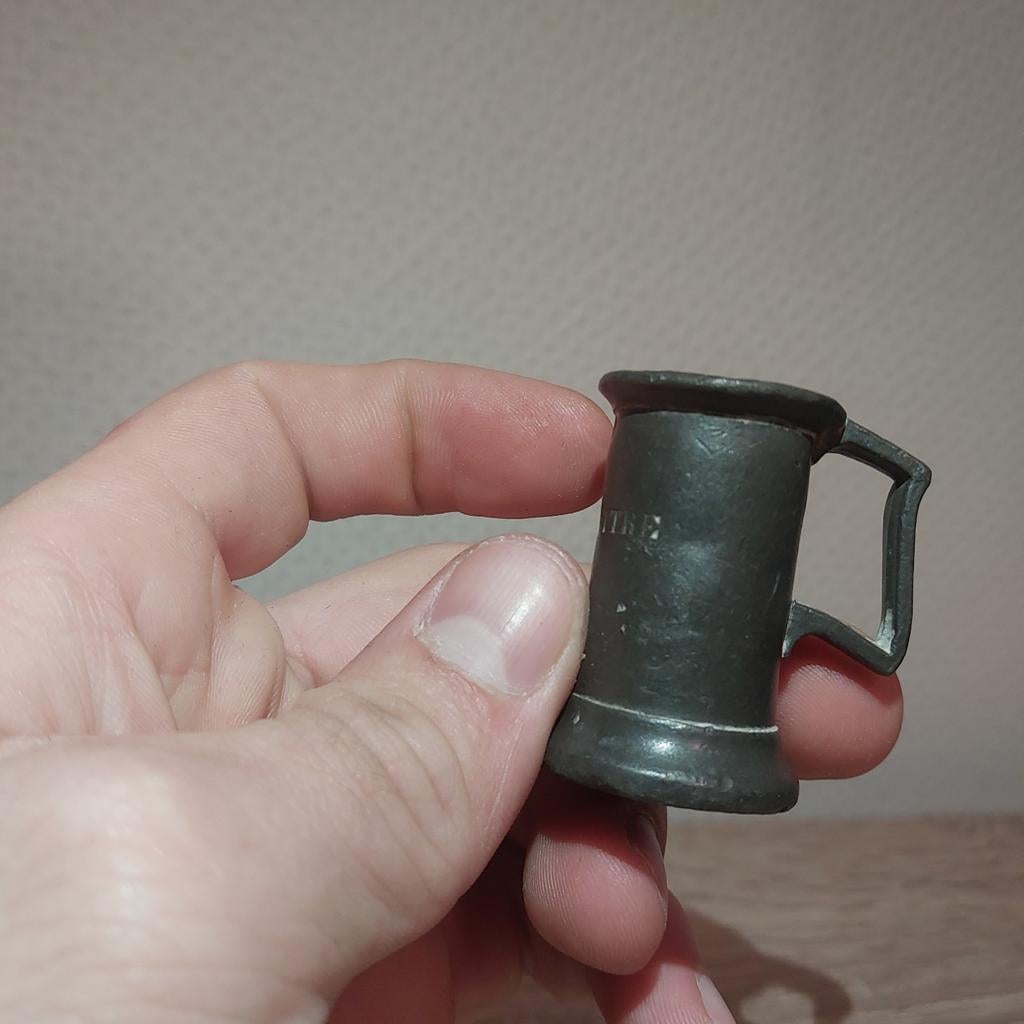 Antieke metalen maatbeker / centiliter maat met stempel – vi, Antiek en Kunst, Ophalen of Verzenden