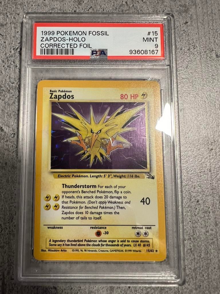 PSA 9 - 1999 Fossil Zapdos - Holo Corrected Foil 15/62, Hobby en Vrije tijd, Verzamelkaartspellen | Pokémon, Ophalen of Verzenden