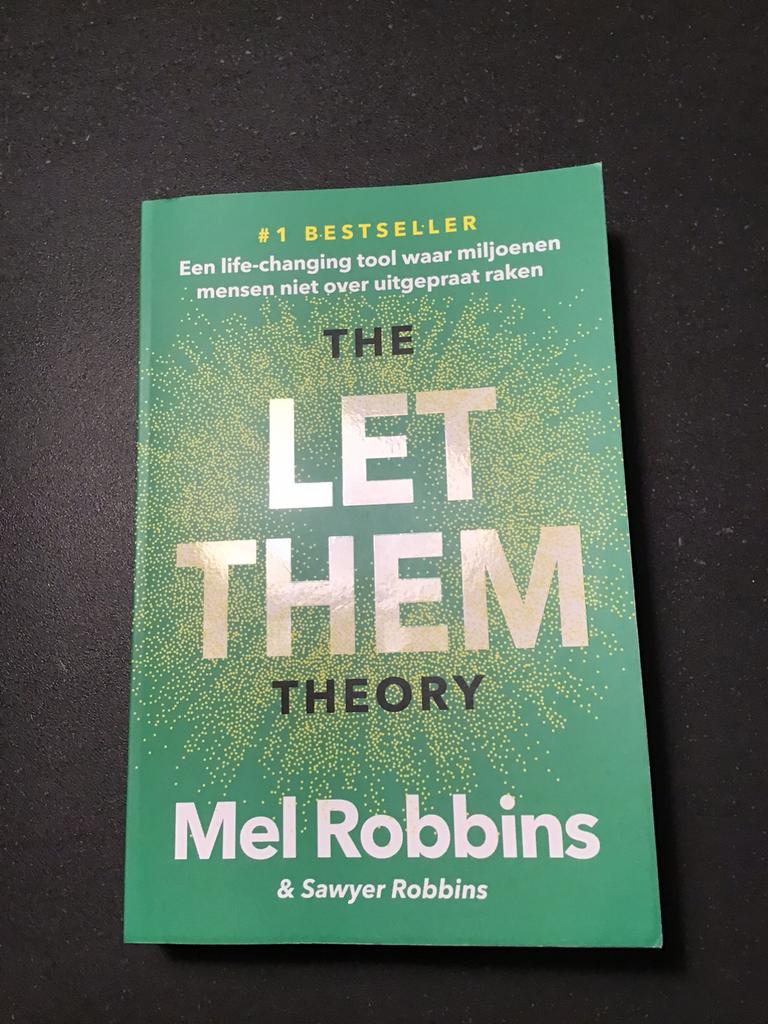 The Let Them theory van Mel Robbins, Ophalen of Verzenden, Zo goed als nieuw