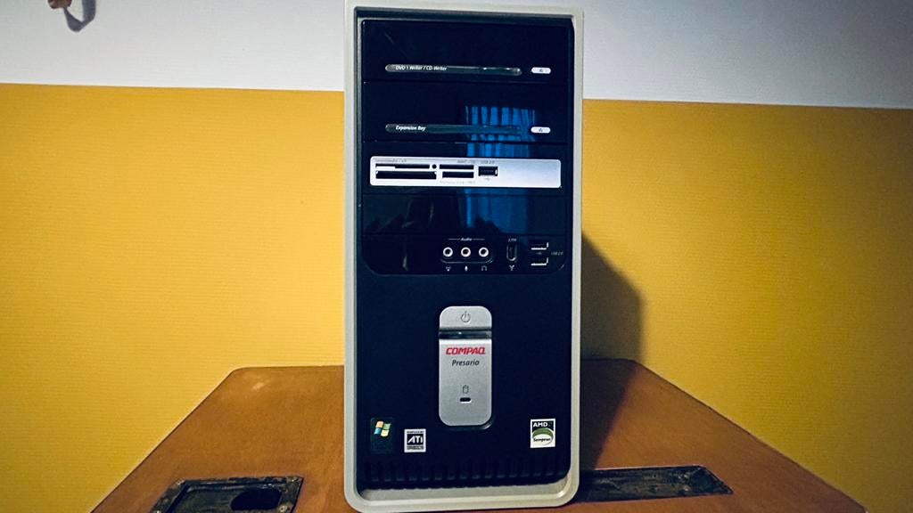 Vintage Compaq Presario SR1609NL (AMD Sempron 3000+), Computers en Software, Vintage Computers, Ophalen of Verzenden