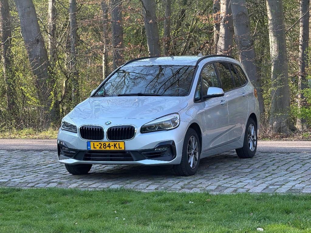 BMW 2-Serie Gran Tourer 218i F46 140pk 7p. 2019 Grijs, Auto's, BMW, 2-Serie Gran Tourer, 14 km/l, Particulier, 84 €/maand