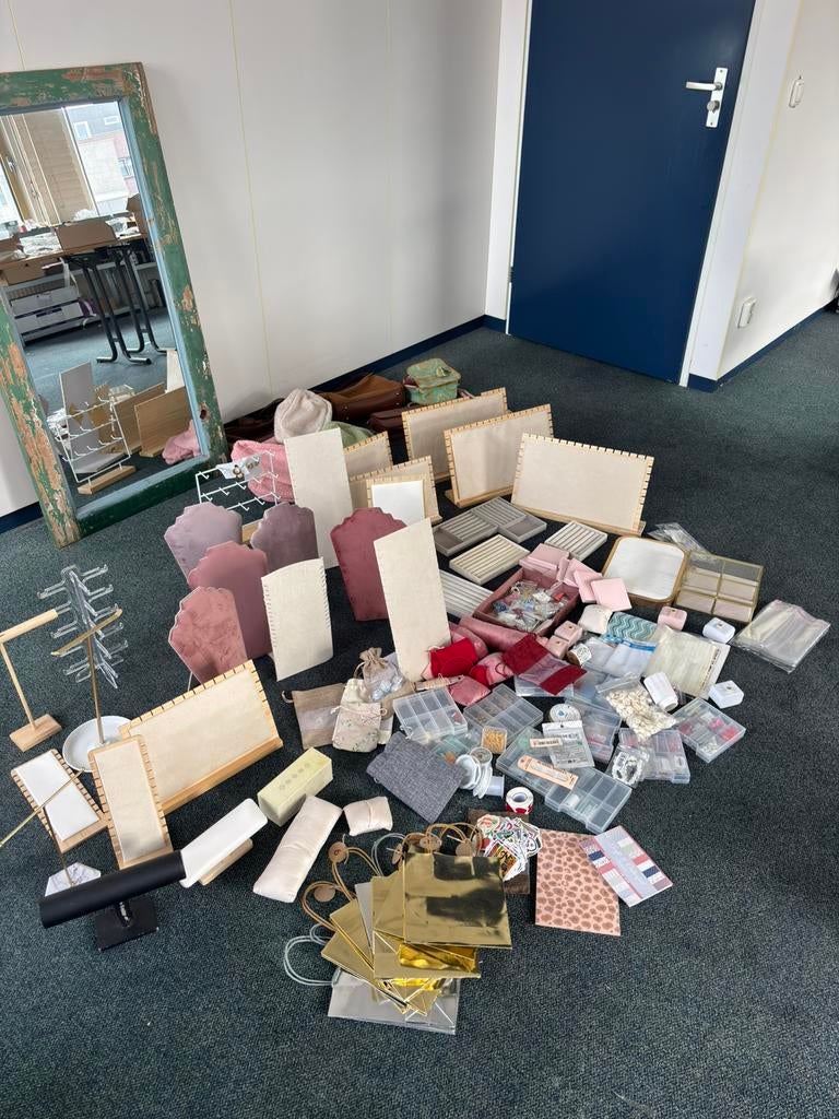 Heel veel sieraden onderdelen en displays, Ophalen, Nieuw, Overige typen