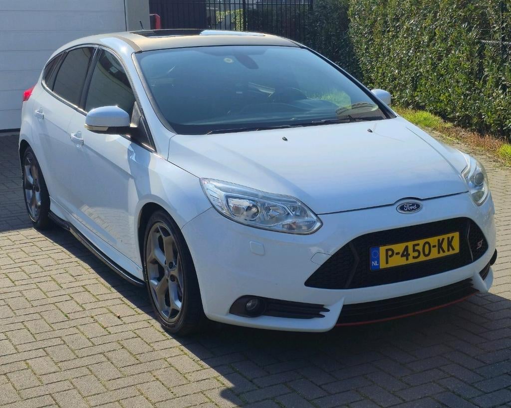 Ford Focus 2.0 ST-3 Ecoboost 184KW 5-D 2012 Wit, Zwart, 4 cilinders, 1337 kg, Wit