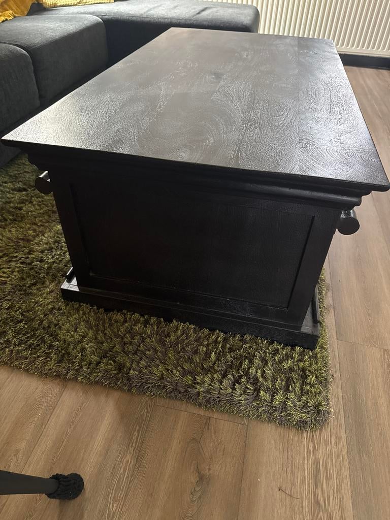Zwarte Salontafel van mangohout met Schuifdeuren, Huis en Inrichting, Tafels | Salontafels, Ophalen, Gebruikt, 100 tot 150 cm