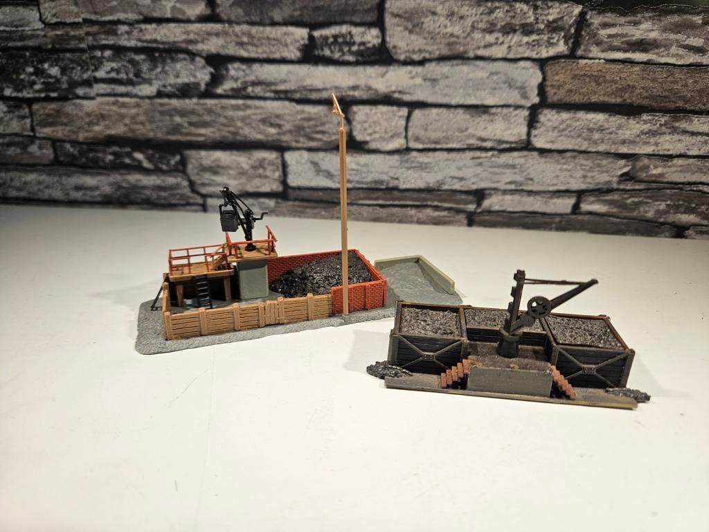 2x kolenbunker met kraan N spoor modeltrein 1:160, Hobby en Vrije tijd, Modeltreinen | N-Spoor, Gebruikt, Brug, Tunnel of Gebouw