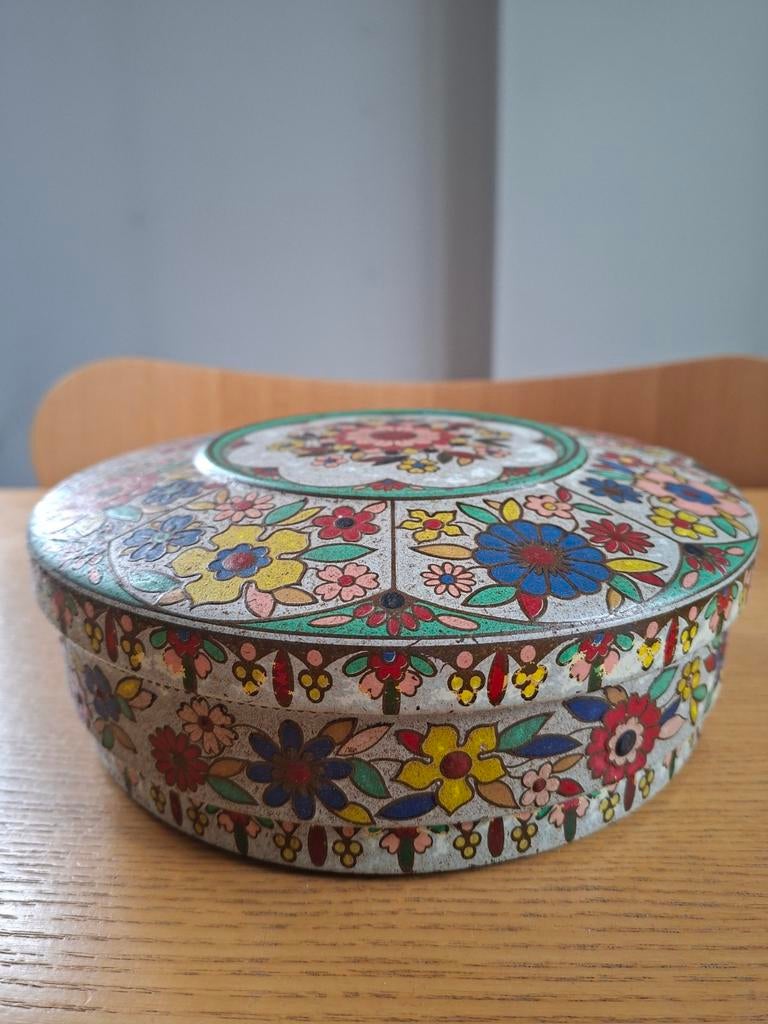 Rond bloemetjes blik, Ophalen of Verzenden, Gebruikt, Koek(jes)
