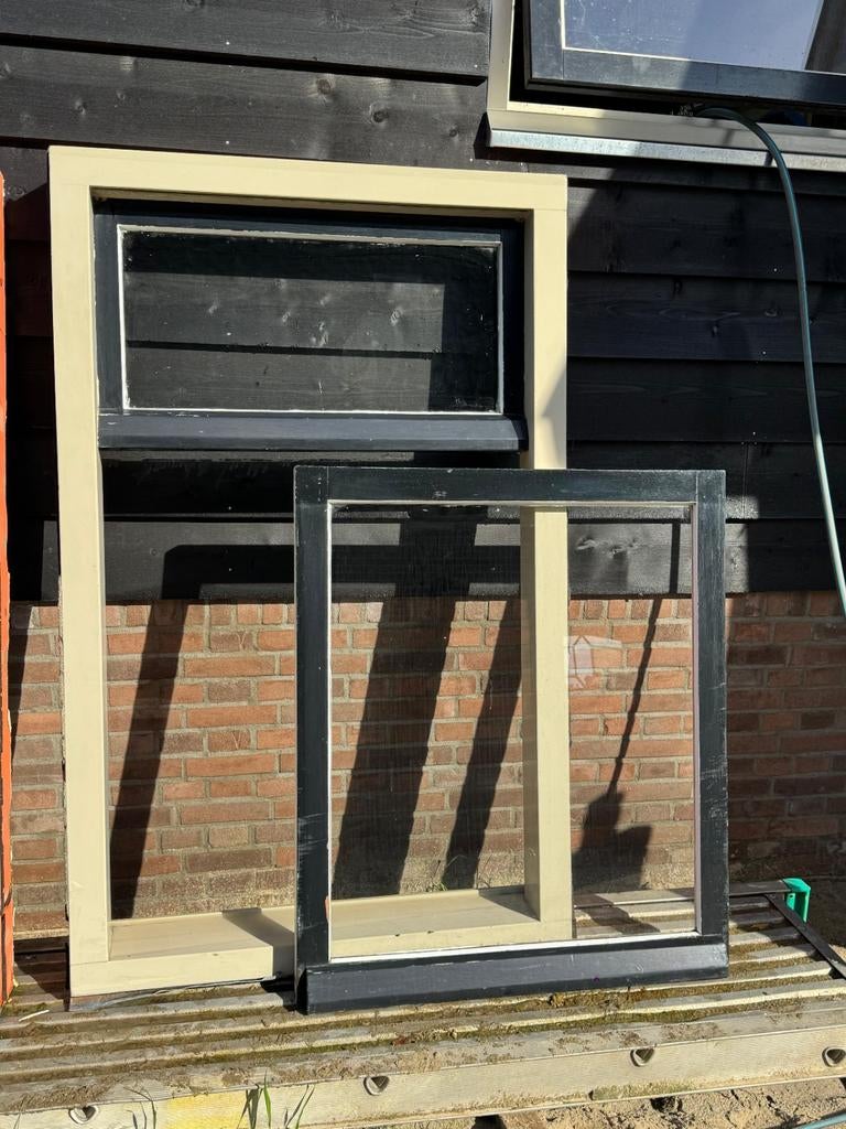 3 houten raamkozijnen en 1 deur, Doe-het-zelf en Verbouw, Kozijnen en Schuifpuien, Gebruikt, Raamkozijn, Inclusief glas, Hout