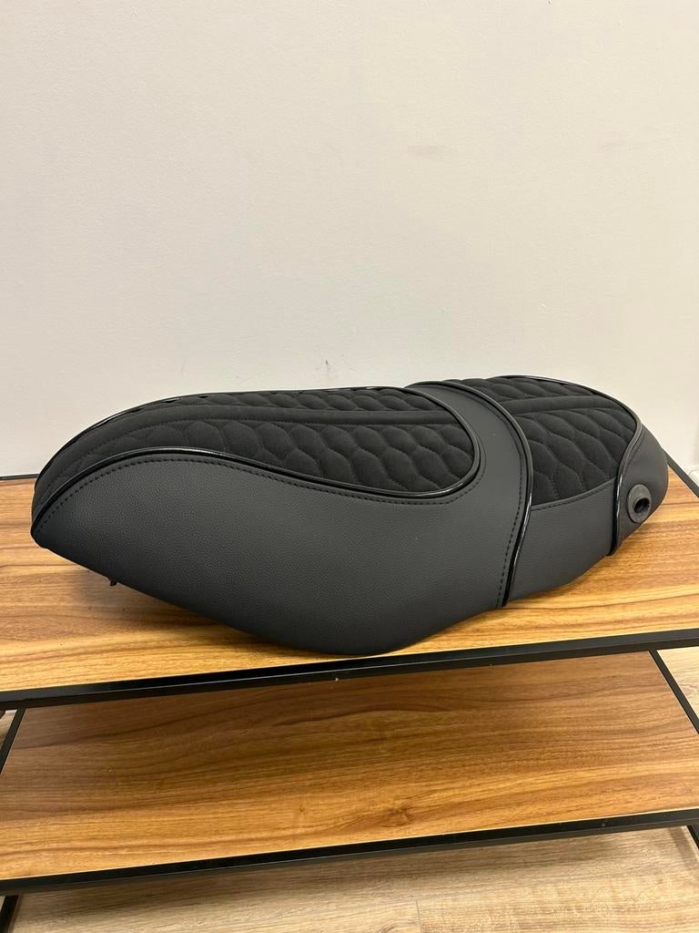 Custom zadel Piaggio Zip | Duo Seat Leer Suède, Fietsen en Brommers, Brommeronderdelen | Scooters, Ophalen of Verzenden, Nieuw