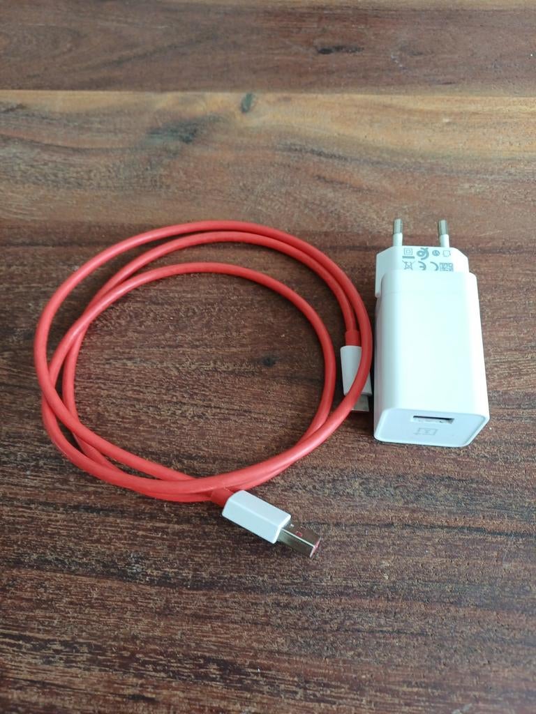 OnePlus Snellader met USB-kabel - Wit/Rood, Ophalen of Verzenden, Zo goed als nieuw, Overige merken